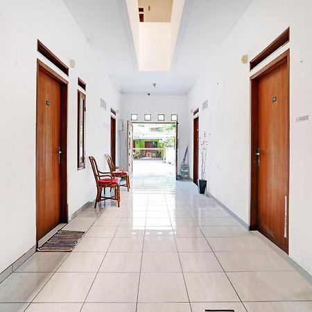 Oyo 1932 Srimahi Residence Bandung Esterno foto