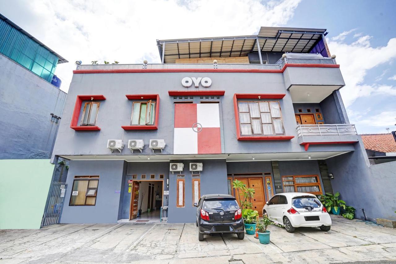 Oyo 1932 Srimahi Residence Bandung Esterno foto