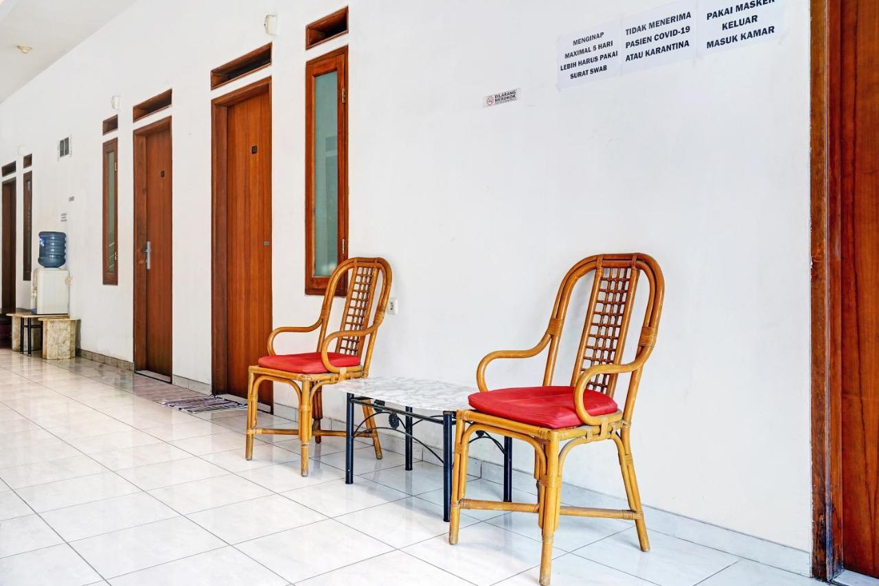 Oyo 1932 Srimahi Residence Bandung Esterno foto