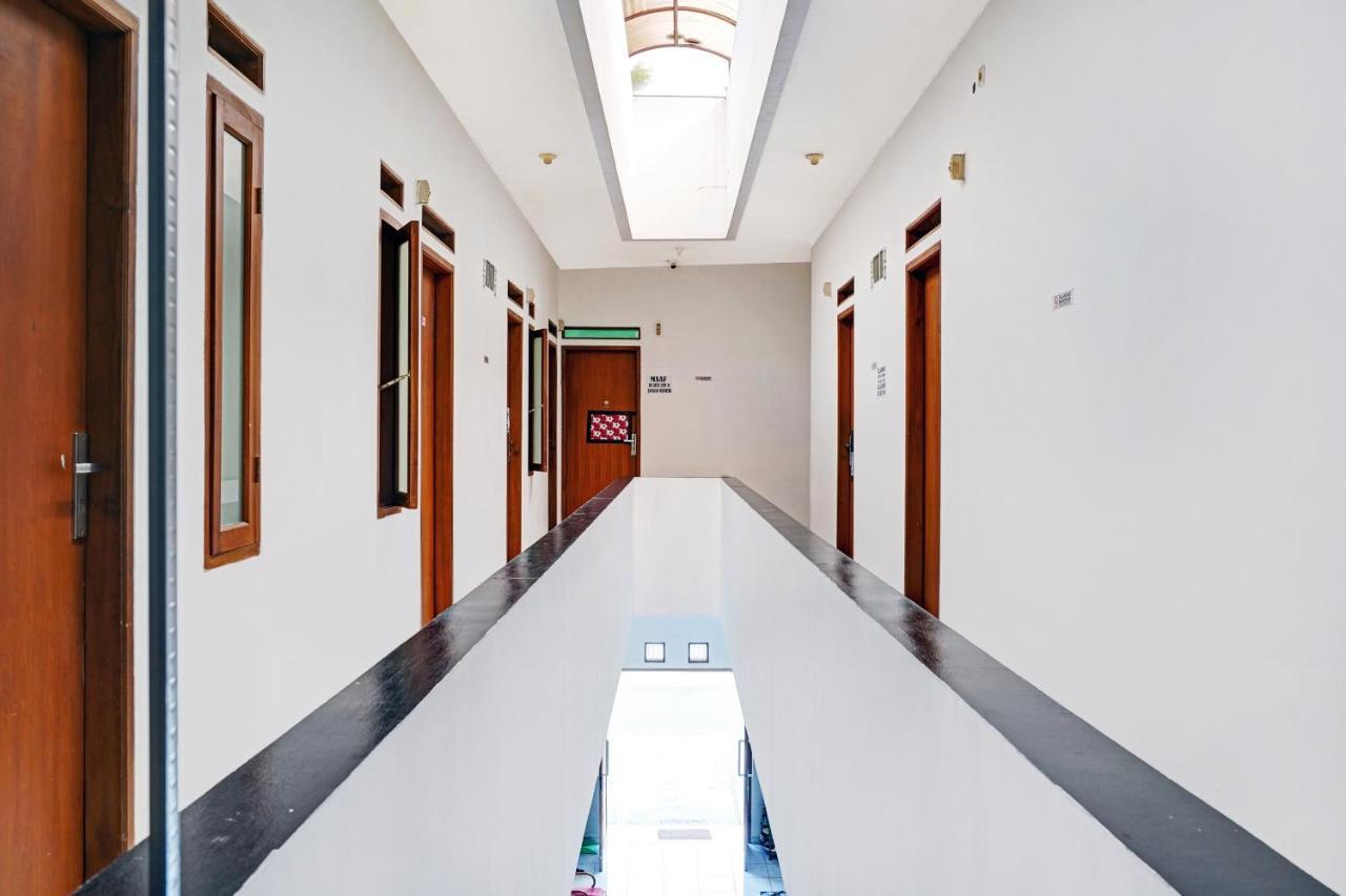Oyo 1932 Srimahi Residence Bandung Esterno foto