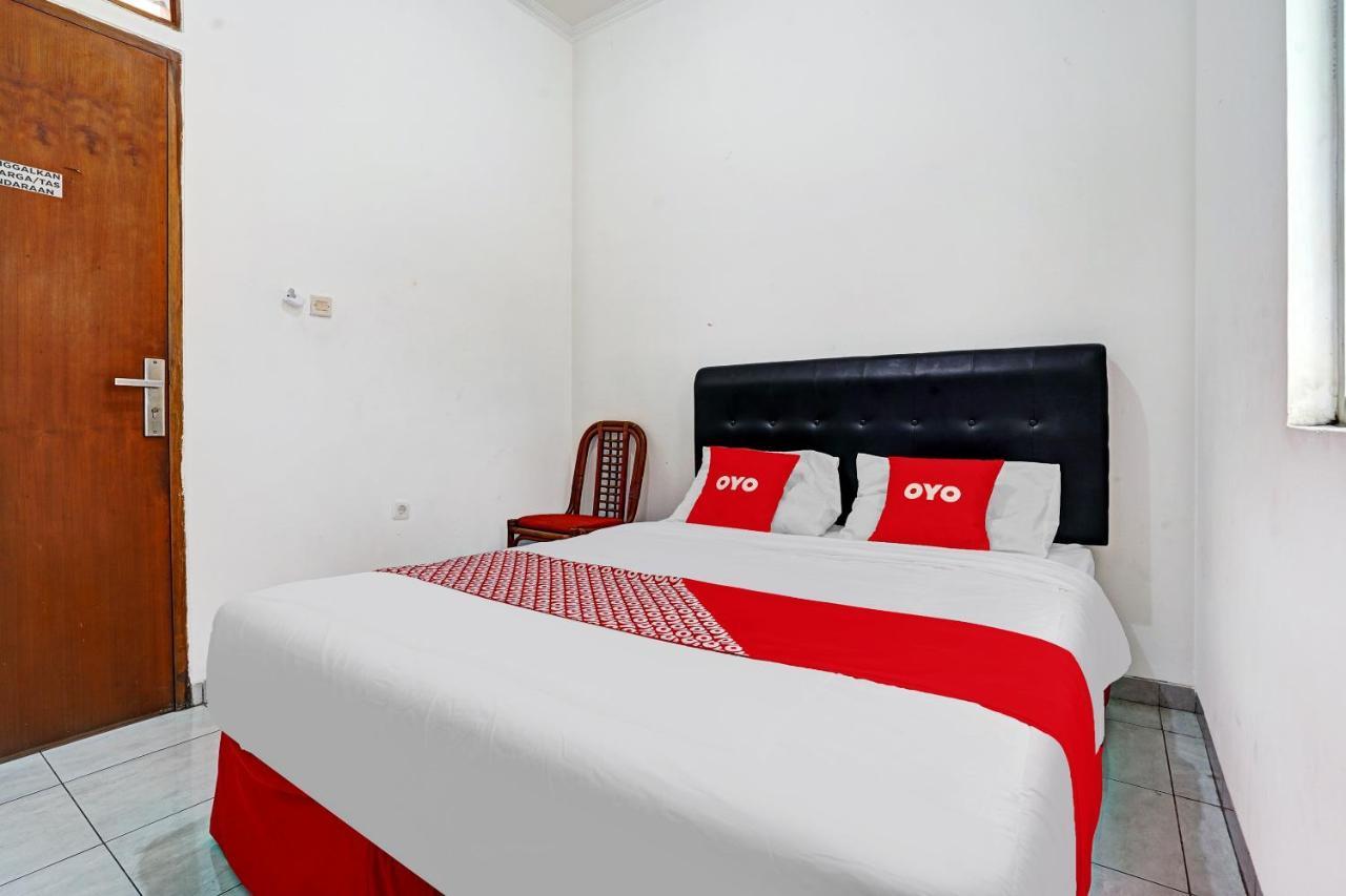 Oyo 1932 Srimahi Residence Bandung Esterno foto