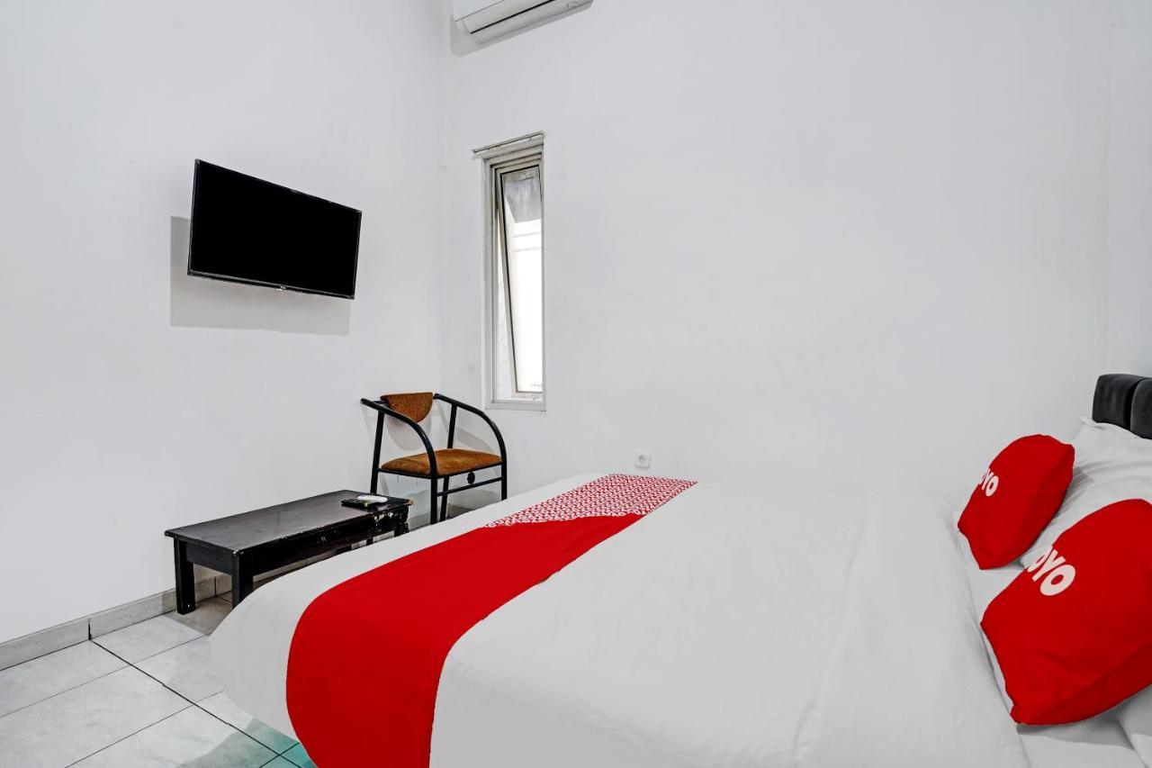 Oyo 1932 Srimahi Residence Bandung Esterno foto