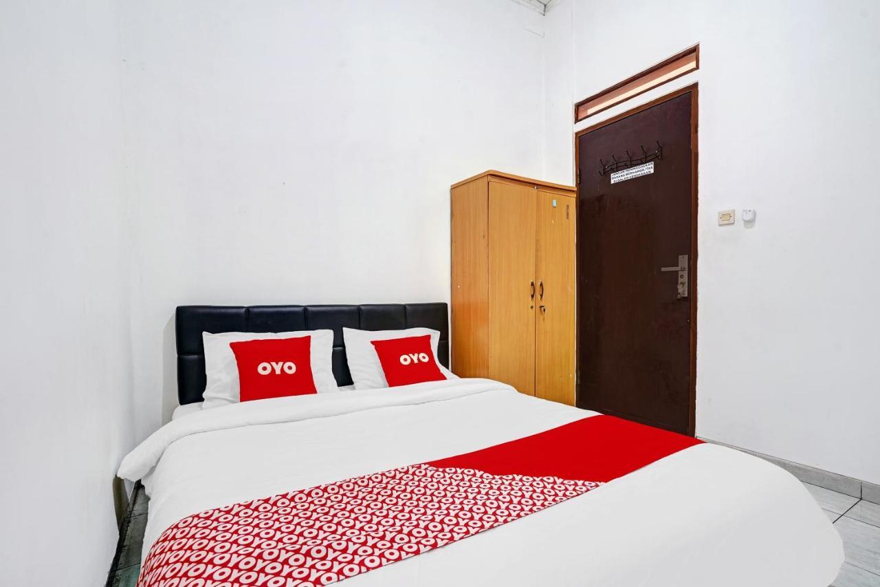Oyo 1932 Srimahi Residence Bandung Esterno foto