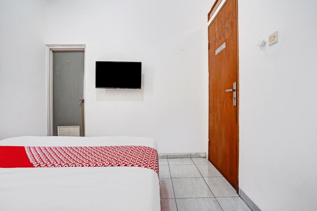 Oyo 1932 Srimahi Residence Bandung Esterno foto